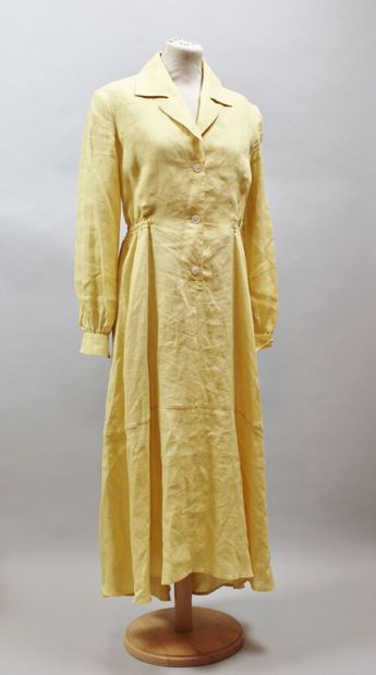 null HERMES Paris (époque C.Brouet)

Robe en lin jaune (petit trou d'épingle au col,...