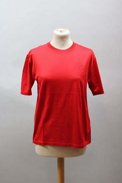 null HERMES Paris (époque C.Brouet)

Tee-shirt à manches courtes en coton rouge vif,...