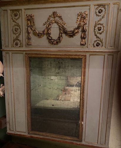null Large overmantel in cream lacquered wood and gilded with a crown of laurels...