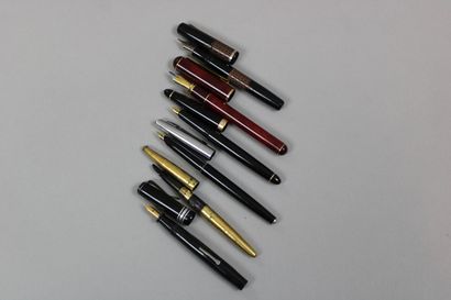 Ensemble de six stylos plume dont un à pompe...