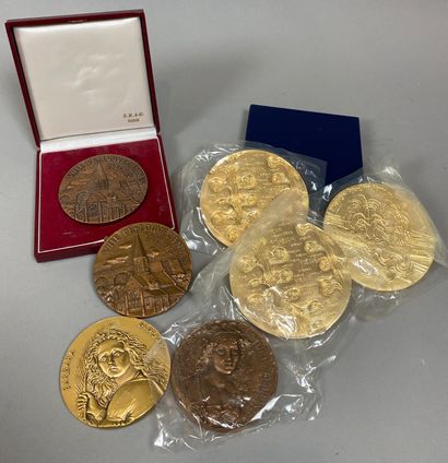 null Ensemble de 14 médailles de table en bronze dont : E. Vigée Le Brun, Ferdinand...