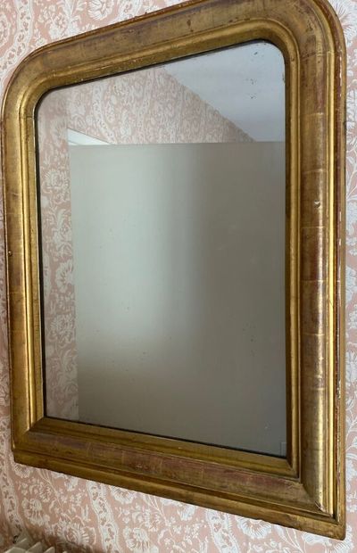 null Gilded wood mirror. Work of the XIXth Century. 83 x 68 cm