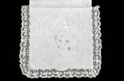 null A handkerchief envelope in linen finely embroidered with a couple in the taste...