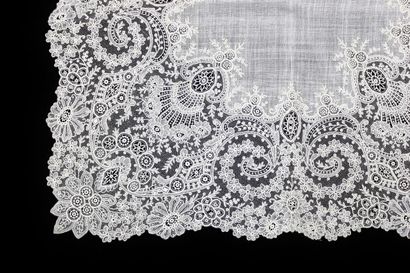 null Handkerchief, XIXth century, linen and needlepoint, 34cm X 34cm