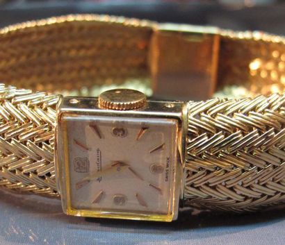 JAEGER LECOULTRE montre bracelet de dame en or jaune, boîtier carré, sur bracelet...