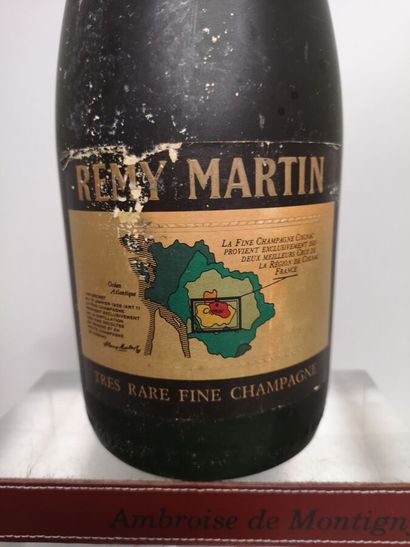 null 1 magnum COGNAC REMY MARTIN Très rare fine champagne VSOP Etiquette légèrement...