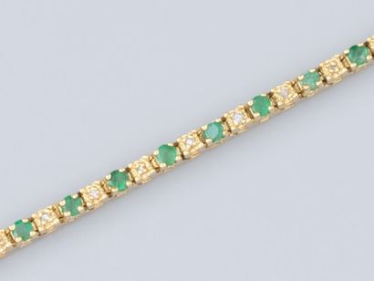 null River bracelet in yellow gold 585°/°°(14K), set with round emeralds alternated...