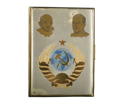 null Porte-cigarettes, au portrait de Lénine et de Staline. Russie, années 1940-1950.
Métal...