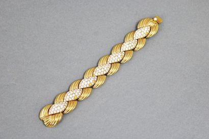 null Christian Dior Boutique
Bracelet en métal doré et strass (manque 6 strass)