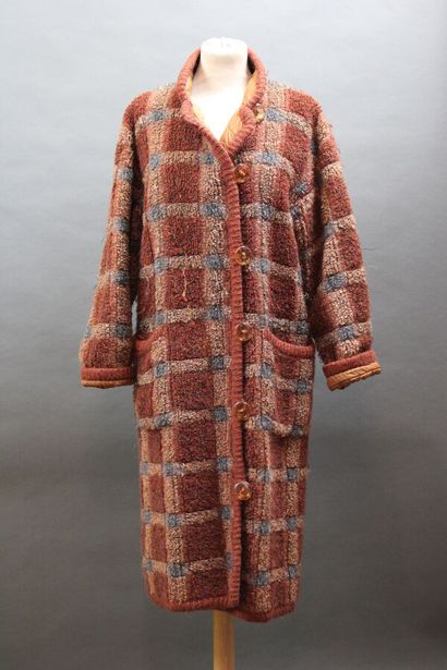 null MISSONI, circa 1980
Manteau réversible en lainage bouclette à carreaux, rouge,...