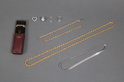 null MONET and Various
A necklace and two bracelets in gilded metal twisted (misses...