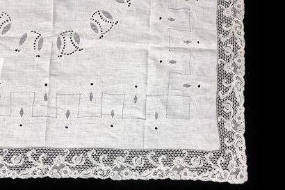 Lot: small tablecloth, embroidery, crossed...