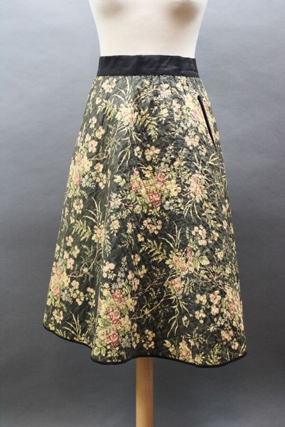 null Set of two printed cotton skirts, one in boutis, cream background with flowers,...