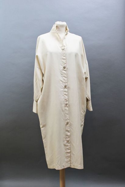 null Adeline André
Coat with mao collar in raw silk (some small threads pulled),...