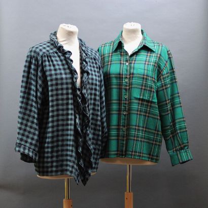 null Deux chemises
SAINT LAURENT Rive Gauche
Chemise en lainage vert à carreaux noirs,...