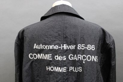 null Comme des Garçons Homme Plus, A/H 1985-86
Imperméable Staff Coat en nylon froissé...