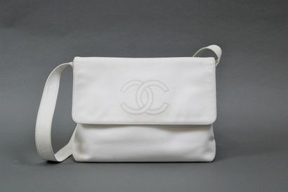 null CHANEL Made in Italy
Shoulder bag in white grained leather, 29 X 23 X 8 cm (scratches...