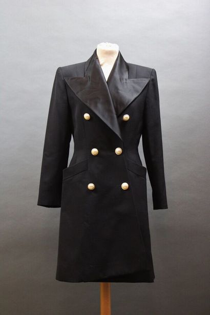 null Guy LAROCHE Boutique collection
Robe manteau en lainage noir, col en satin (quelques...