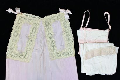null Important lot of lengths circa 1900, corsets, bodices and nightgowns