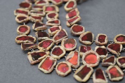null Line VAUTRIN
Four rows necklace in beige Talosel inlaid with amber pink mirrors,...