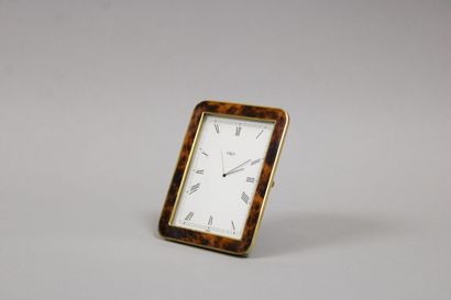 null FRED
Quartz clock, metal and shell-like frame, H: 10cmX 8cm (slight traces of...