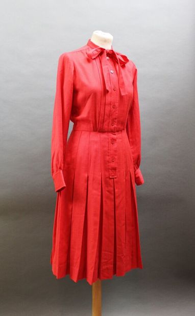 null SAINT LAURENT Rive Gauche, circa 1972
Robe en lainage rouge, T.38 indiqué