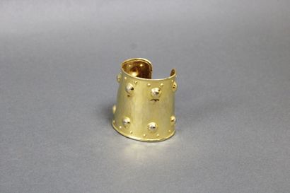 null LANVIN Paris
Cuff in gilded and hammered metal