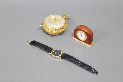 Lot of two clocks and a quartz watch (missing...
