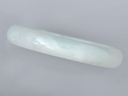 null Bracelet rigide en jadéite. 39.70 g. Diamètre 5.8 cm. Largeur: 1.1 cm