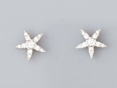 null Paire de boucles d'oreilles étoiles en or gris 750°/°°(18K), serties de diamants...