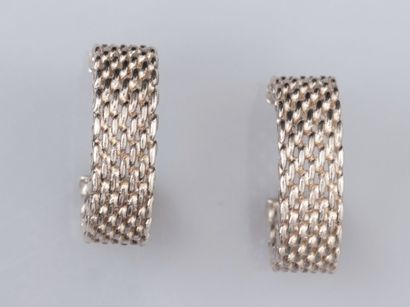 null TIFFANY & Co, paire de boucles d'oreilles en argent 925 Mesh. Signées. 10.30...