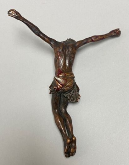 null Christ en croix en bronze à patine, travail probablement du XVII-ème Siècle....