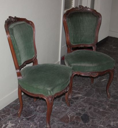 Paire de chaises de style Louis XV. Pieds...