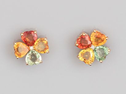 Pair of clover earrings in 750°/°°(18K) pink...