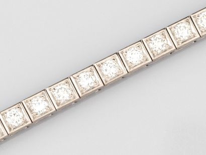 Bracelet rivière de diamants en or gris 750°/°°(18K),...