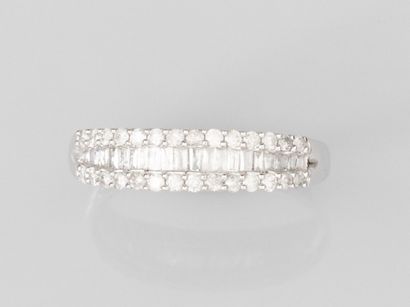 Fine band ring in 750°/°°(18K) white gold,...