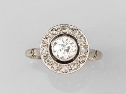 Round ring in 750°/°°(18K) white gold and...
