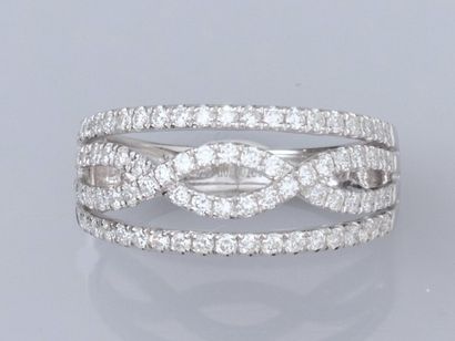 null Bague bandeau ajouré en or gris 750°/°°(18K) sertie de diamants taille brillant....