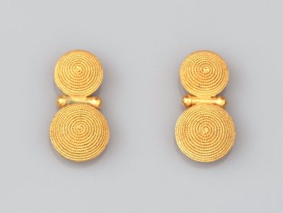 null Pair of earrings in 750°/°°(18K) gold with antique-style filigree discs. 7.20...
