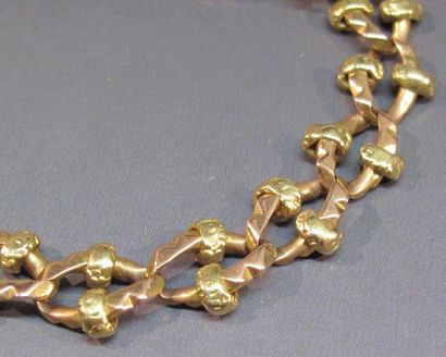 Bracelet en or de couleurs vers 1900. Très...
