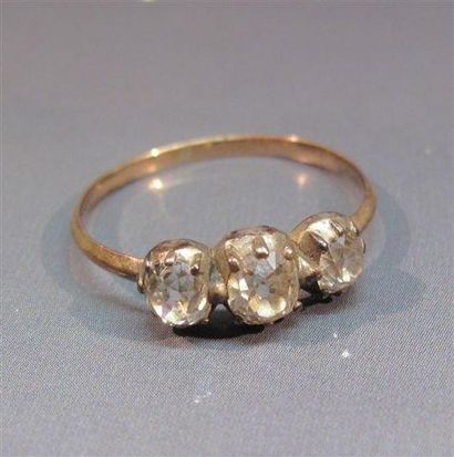 null Bague jarretière en or/argent sertie de trois diamants taille ancienne; Vers...