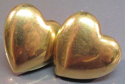 null Paire de boucles d'oreilles en or jaune en forme de coeur. 5 g