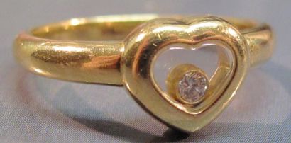 CHOPARD Bague coeur en or jaune sertie d'un diamant mobile. Signée. 4,10 g. TDD ...