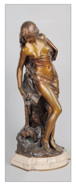 MOREAU MATHURIN (1822-1912) : « Femme au drapé ». Epreuve en bronze patiné signée,...