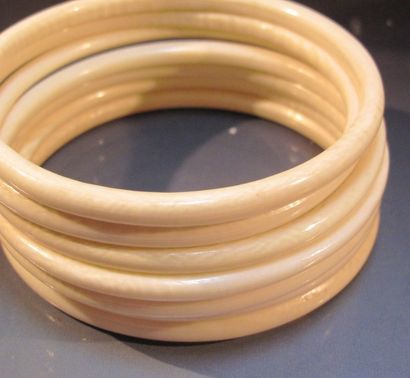 null Sept bracelets jonc en ivoire ancien