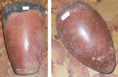 null Deux vases dits "black top". Accidents. Égypte, Nagada I-II. Hauteurs: 18 cm...