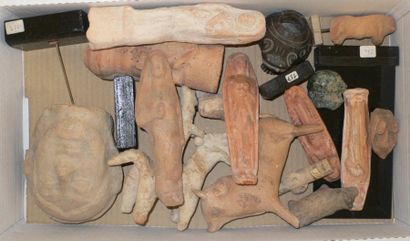 null Lot de statuettes et fragments de statuettes. Terre cuite. IIe-Ier millénaires...