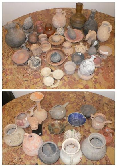 null Important lot de vases en terre cuite. Différentes époques de l'Antiquité.