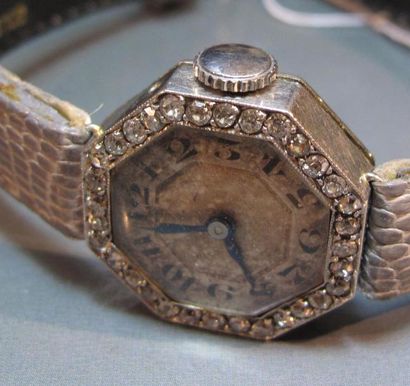 null Montre bracelet de dame à boîtier octogonal en platine (tête de chien) et or...