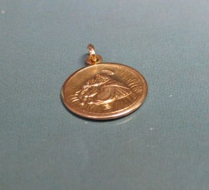 null Petite médaille religieuse en or jaune 750°/00 (tête d'aigle). 1.10 g